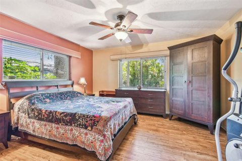 House in Saint Petersburg, Florida 2 bedrooms, 126.35 sq.m. № 1656717 - photo 5