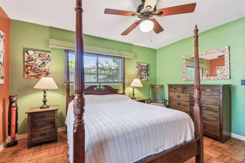 House in Saint Petersburg, Florida 2 bedrooms, 126.35 sq.m. № 1656717 - photo 24