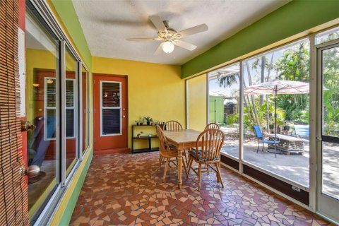 House in Saint Petersburg, Florida 2 bedrooms, 126.35 sq.m. № 1656717 - photo 7