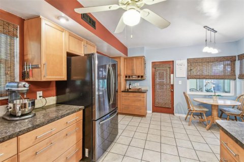 House in Saint Petersburg, Florida 2 bedrooms, 126.35 sq.m. № 1656717 - photo 3