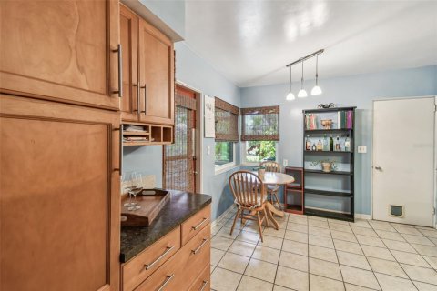 House in Saint Petersburg, Florida 2 bedrooms, 126.35 sq.m. № 1656717 - photo 16