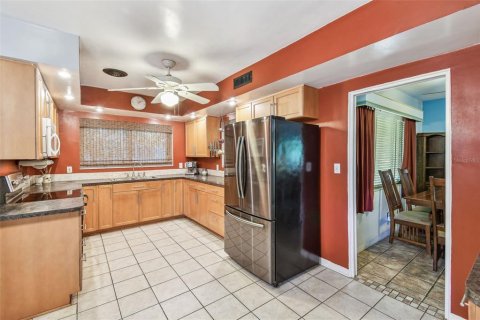House in Saint Petersburg, Florida 2 bedrooms, 126.35 sq.m. № 1656717 - photo 17