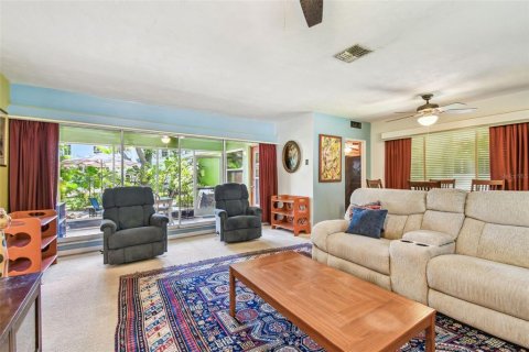 House in Saint Petersburg, Florida 2 bedrooms, 126.35 sq.m. № 1656717 - photo 14
