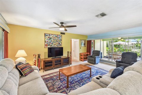 House in Saint Petersburg, Florida 2 bedrooms, 126.35 sq.m. № 1656717 - photo 2