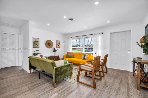 Снять в аренду виллу или дом в Палм-Бич-Гарденс, Флорида 4 спальни, 144м2, № 1955104 - фото 6