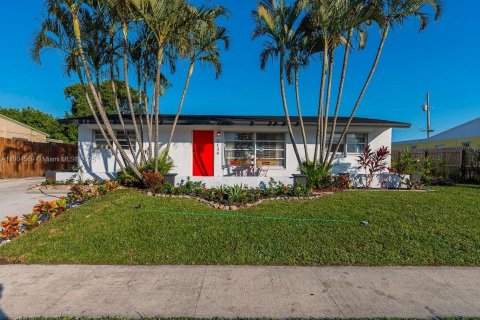 Снять в аренду виллу или дом в Палм-Бич-Гарденс, Флорида 4 спальни, 144м2, № 1955104 - фото 3