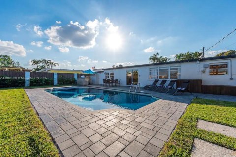 Снять в аренду виллу или дом в Палм-Бич-Гарденс, Флорида 4 спальни, 144м2, № 1955104 - фото 2