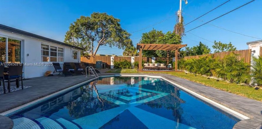 Дом в Палм-Бич-Гарденс, Флорида 4 спальни, 144м2 № 1955104