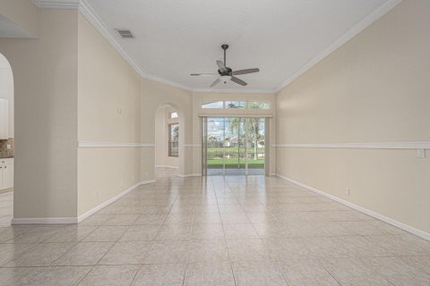 House in Port St. Lucie, Florida 4 bedrooms, 231.05 sq.m. № 2245641 - photo 2