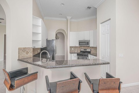 House in Port St. Lucie, Florida 4 bedrooms, 231.05 sq.m. № 2245641 - photo 3