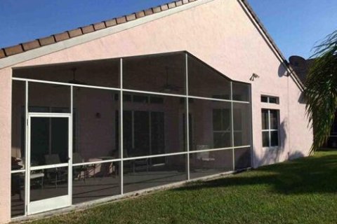 House in Port St. Lucie, Florida 4 bedrooms, 231.05 sq.m. № 2245641 - photo 10