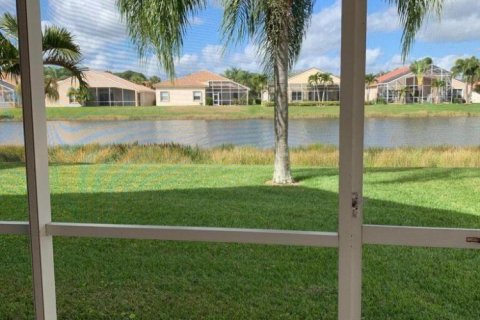 House in Port St. Lucie, Florida 4 bedrooms, 231.05 sq.m. № 2245641 - photo 9