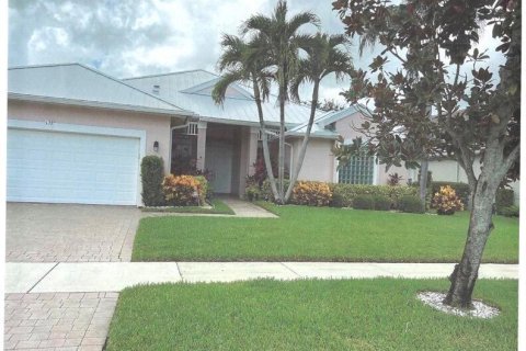 House in Port St. Lucie, Florida 4 bedrooms, 231.05 sq.m. № 2245641 - photo 11