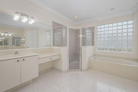 House in Port St. Lucie, Florida 4 bedrooms, 231.05 sq.m. № 2245641 - photo 6