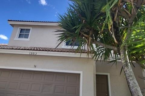 Adosado en venta en Pembroke Pines, Florida, 3 dormitorios, 155.33 m2 № 1992078 - foto 5