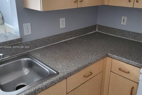 Adosado en venta en Pembroke Pines, Florida, 3 dormitorios, 155.33 m2 № 1992078 - foto 13