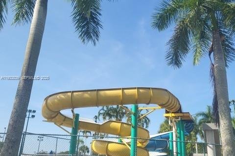 Adosado en venta en Pembroke Pines, Florida, 3 dormitorios, 155.33 m2 № 1992078 - foto 3