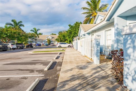 Townhouse in Deerfield Beach, Florida 3 bedrooms, 135.82 sq.m. № 1763062 - photo 28