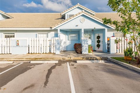 Townhouse in Deerfield Beach, Florida 3 bedrooms, 135.82 sq.m. № 1763062 - photo 24