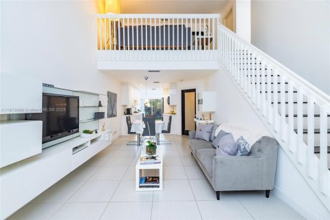 Townhouse in Deerfield Beach, Florida 3 bedrooms, 135.82 sq.m. № 1763062 - photo 1