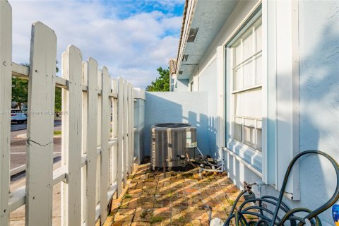 Townhouse in Deerfield Beach, Florida 3 bedrooms, 135.82 sq.m. № 1763062 - photo 30