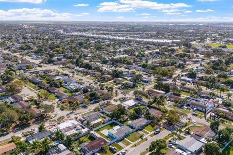 Casa en venta en Homestead, Florida, 3 dormitorios, 169.08 m2 № 2054951 - foto 11