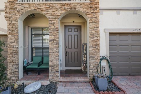 Купить таунхаус в Хомстед, Флорида 4 спальни, 161.28м2, № 2028796 - фото 3