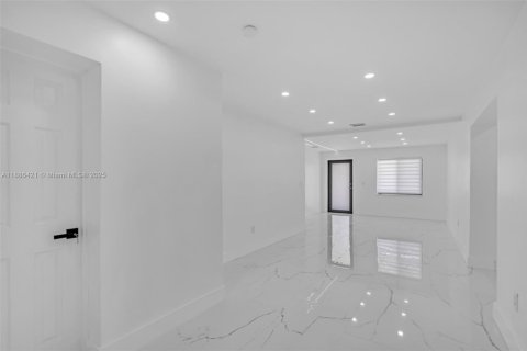 Купить виллу или дом в Хайалиа, Флорида 5 спален, 206.8м2, № 1933441 - фото 7