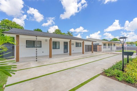 Купить виллу или дом в Хайалиа, Флорида 5 спален, 206.8м2, № 1933441 - фото 1