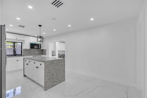 Купить виллу или дом в Хайалиа, Флорида 5 спален, 206.8м2, № 1933441 - фото 9