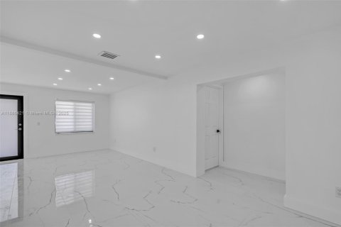 Купить виллу или дом в Хайалиа, Флорида 5 спален, 206.8м2, № 1933441 - фото 8