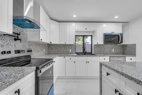 Купить виллу или дом в Хайалиа, Флорида 5 спален, 206.8м2, № 1933441 - фото 12