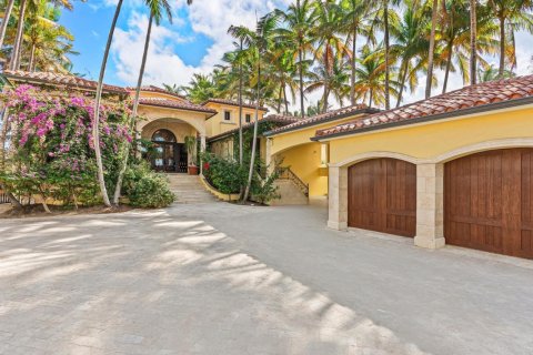House in Golden Beach, Florida 8 bedrooms, 893.53 sq.m. № 2083136 - photo 26