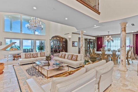 House in Golden Beach, Florida 8 bedrooms, 893.53 sq.m. № 2083136 - photo 7