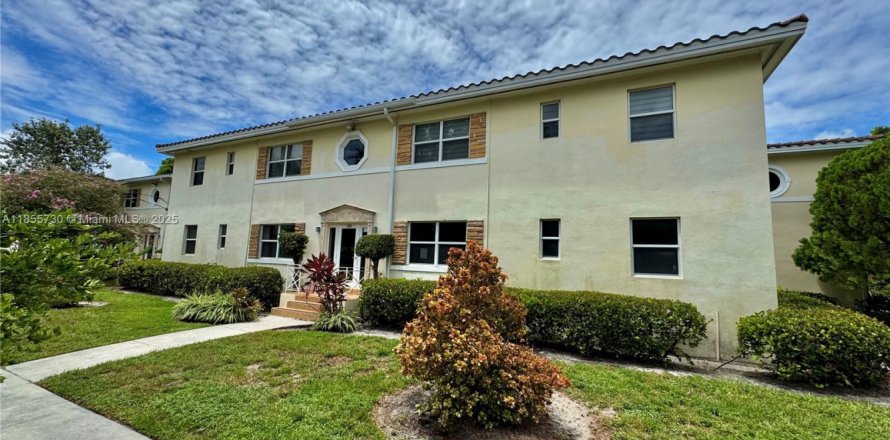 Condo in Miami Shores, Florida, 2 bedrooms  № 1880088