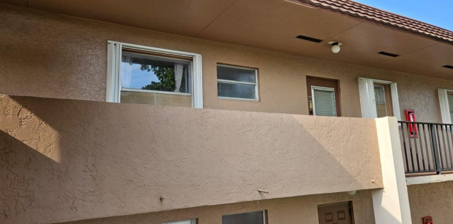 Condominio en Tamarac, Florida, 2 dormitorios № 1179693
