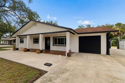 House in Tampa, Florida 3 bedrooms, 228.54 sq.m. № 2208049 - photo 4