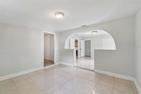House in Tampa, Florida 3 bedrooms, 228.54 sq.m. № 2208049 - photo 15
