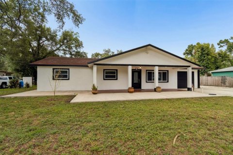House in Tampa, Florida 3 bedrooms, 228.54 sq.m. № 2208049 - photo 2
