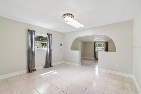 House in Tampa, Florida 3 bedrooms, 228.54 sq.m. № 2208049 - photo 16