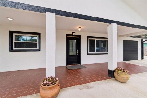 House in Tampa, Florida 3 bedrooms, 228.54 sq.m. № 2208049 - photo 3