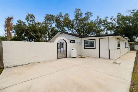 House in Tampa, Florida 3 bedrooms, 228.54 sq.m. № 2208049 - photo 5