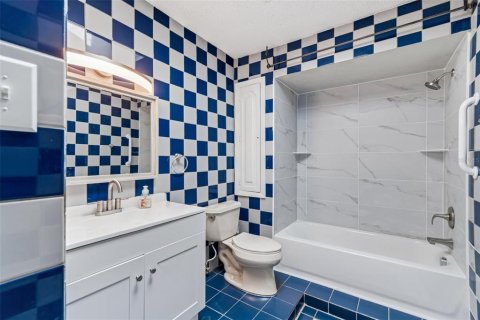 House in Tampa, Florida 3 bedrooms, 228.54 sq.m. № 2208049 - photo 27