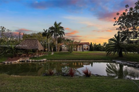 Villa ou maison à vendre à Southwest Ranches, Floride: 4 chambres, 369.1 m2 № 2076238 - photo 30