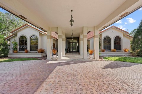 Villa ou maison à vendre à Southwest Ranches, Floride: 4 chambres, 369.1 m2 № 2076238 - photo 24