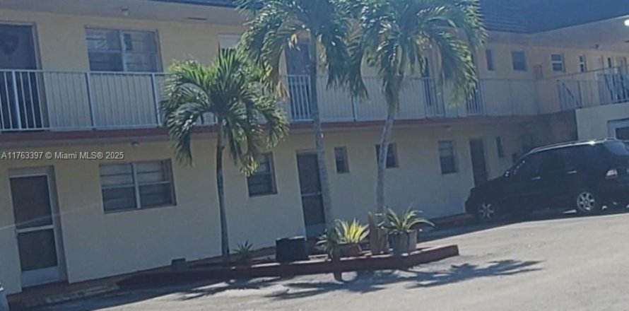 Condominio en Miami, Florida, 2 dormitorios № 2077198