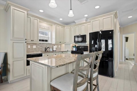 House in Jensen Beach, Florida 2 bedrooms, 98.1 sq.m. № 2250369 - photo 17