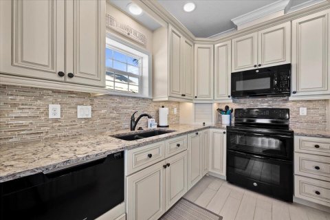 House in Jensen Beach, Florida 2 bedrooms, 98.1 sq.m. № 2250369 - photo 21