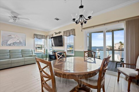 House in Jensen Beach, Florida 2 bedrooms, 98.1 sq.m. № 2250369 - photo 22