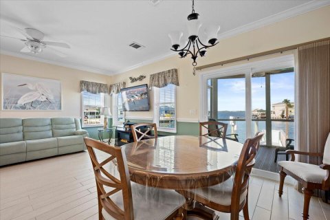 House in Jensen Beach, Florida 2 bedrooms, 98.1 sq.m. № 2250369 - photo 23